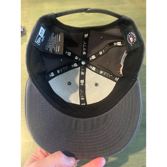 New Era 9Fifty Youth Adjustable Hat With W & Cherry Blossom Design - Picture 6 of 6